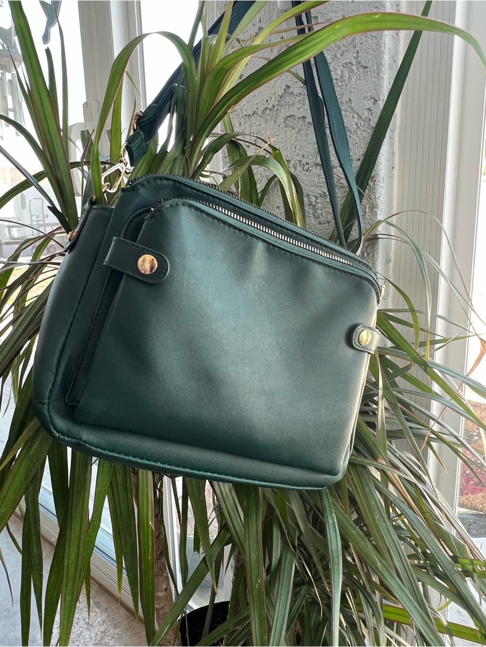 Elegant Dark Green Women's Crossbody Bag - Classic Leather Look